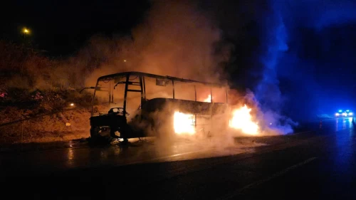 Otoyolda 39 yolcusu bulunan otobüs alev alev yandı