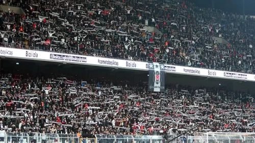 Tribünlerinden Yalçın'a destek, yönetime protesto