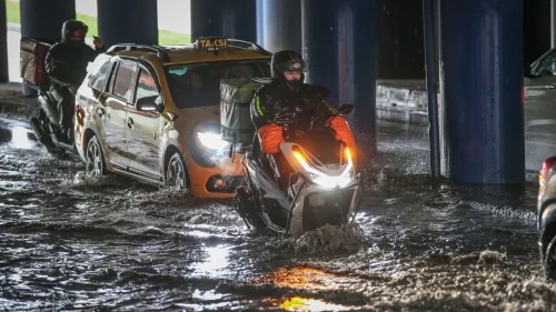 Bursa’da fırtına ve sağanak can ve mal güvenliğini tehdit ediyor