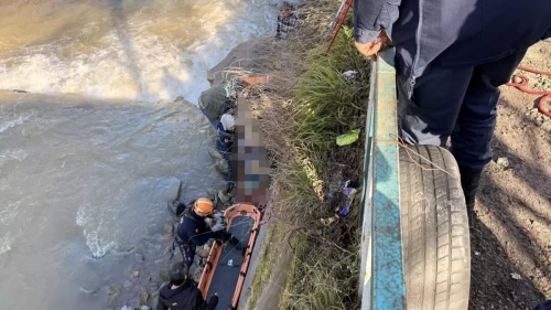 Aracını yıkarken dengesini kaybetti
