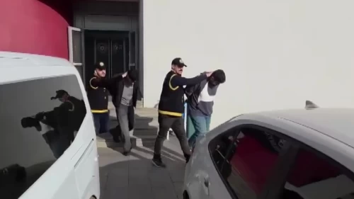 Gönderi kodu ve sahte kimlikle dolandırıcılık