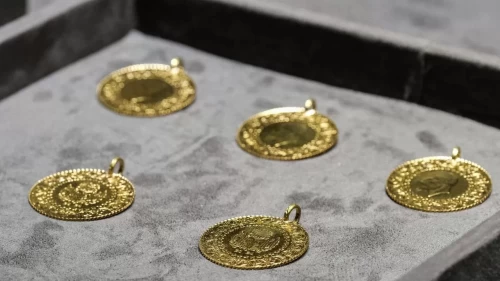 Yatırımcı nefesini tuttu: Altın fiyatlarında kritik seviye görüldü