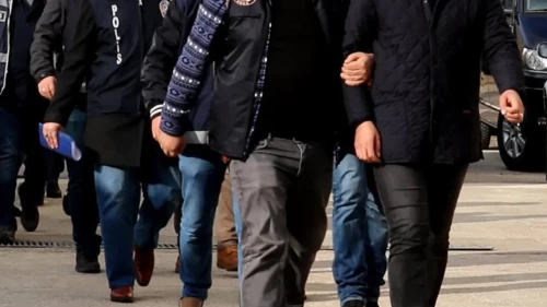 Yaşlı vatandaşı "devlet görevlisiyiz" diyerek dolandıran 11 kişi yakalandı