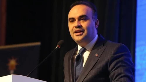 Bakan Kacır anahtarları teslim etti: Esnaf tezgahına yeniden kavuşuyor