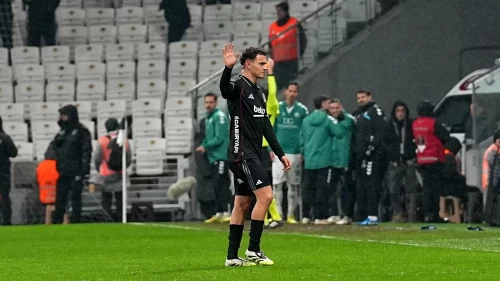 Kristjan Asllani ilk maçında kırmızı kart gördü