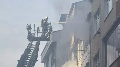 Küçükçekmece'de yangın paniği