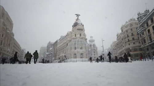 5 can kaybı, binlerce ev elektriksiz kaldı