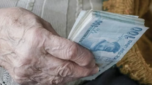 Önce işçileri, sonra da emeklilerin beklentilerini sömüren CHP'de belediyeler ne hizmet veriyor, ne SGK borçlarını ödüyor. İşte sınıfta kalan CHP'nin borç karnesi!