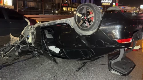 Avcılar’da zincirleme kaza: D-100’e savrulan otomobil takla attı, sürücü kaçtı