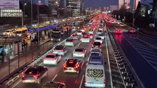 İstanbul’da trafik yoğunluğu yüzde 83’e ulaştı