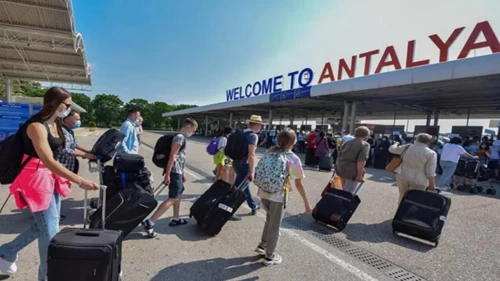 Antalya'ya turist akını: 39 milyon yolcuya hizmet verildi