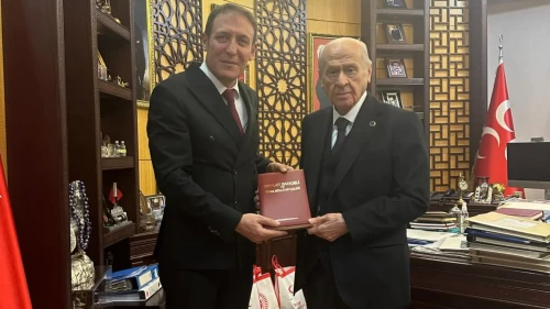 Özel yüzük ve tesbihlerden, klasik arabalara... Prof. Dr. Muhammet Hanifi Macit’ten yeni eser: Devlet Bahçeli ve Türk Milliyetçiliği