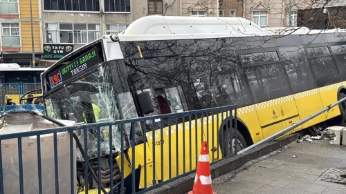 İETT otobüsü kontrolden çıkarak otoparka girdi