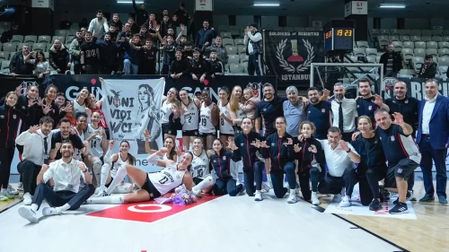 Beşiktaş, Sultanlar Ligi'nde 4 sette güldü