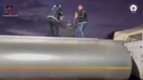 Atık tankeri içinde 32 düzensiz göçmen yakalan