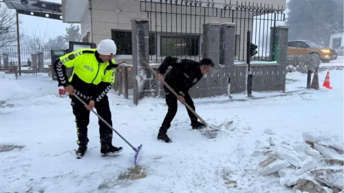 Osmaniye'de kahraman polisimiz vatandaş için seferber oldu
