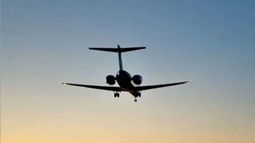 Endonezya’da kayıp uçak paniği!