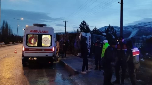 Burdur’da yolcu otobüsü devrildi