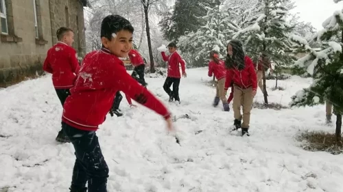 Adana'da bir ilçede eğitime kar tatili