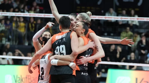 Eczacıbaşı, Sultanlar Ligi’nde set vermeden güldü