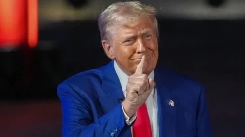 Trump'tan ilginç itiraf: Uçakta füzeleri ve düşmanları izlemeyi severim