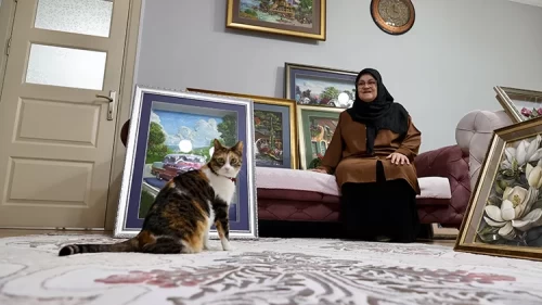 Mahallesinde öğrendi, 12 yıldır üç boyutlu tablolar üretiyor: Gelirini Gazzeli çocuklara bağışlıyor