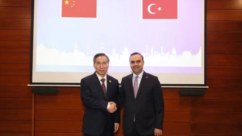 Bakan Kacır, Çinli Yetkili Ren Hongbin ile İstanbul’da görüştü
