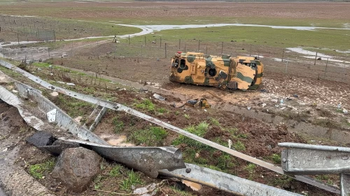 TAG Otoyolu'nda askeri araç şarampole uçtu!