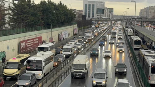 İstanbul'da cuma mesaisi trafikle kapandı: Yoğunluk yüzde 89’a dayandı!