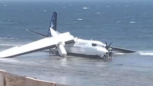 Somali'de yolcu uçağı Hint Okyanusuna acil iniş yaptı