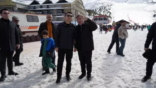 Valiler el sıkıştı, yol kısalıyor