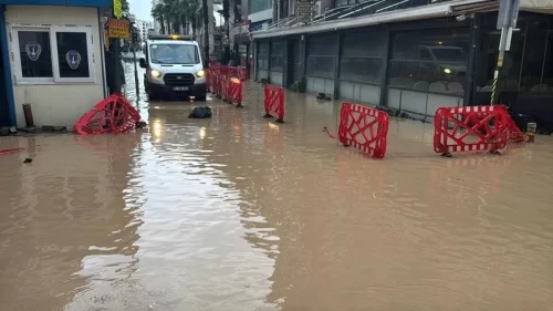 5 yıldır aynı manzara! Esnaf CHP’li belediyeye isyan etti