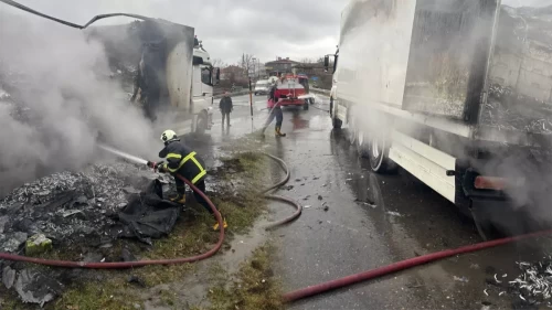 Kırklareli’de hamsi yüklü tır alev aldı!