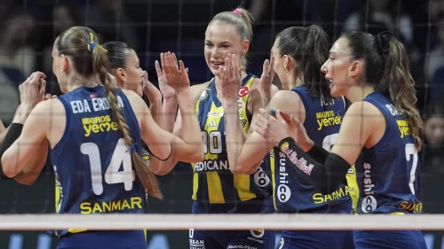 Sultanlar Ligi'ndeki derbide Fenerbahçe Kadın Voleybol Takımı, Galatasaray'ı set vermeden geçti
