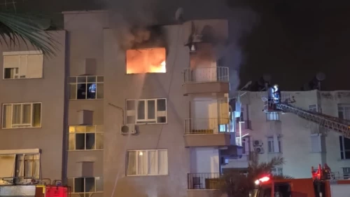 Anamur’da korkutan yangın! Son kattaki daire alevlere teslim oldu