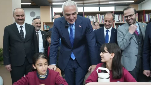 Bakan Ersoy'dan Batman’a kültür hamlesi: 3 yeni nesil kütüphanenin açılışını yaptı
