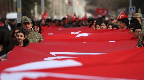 Erzincan’da binlerce kişiden bayrak yürüyüşü!