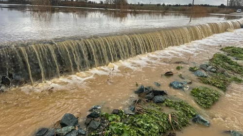 Uşak’ta Değirmendere taştı: Tarım arazileri su bastı!