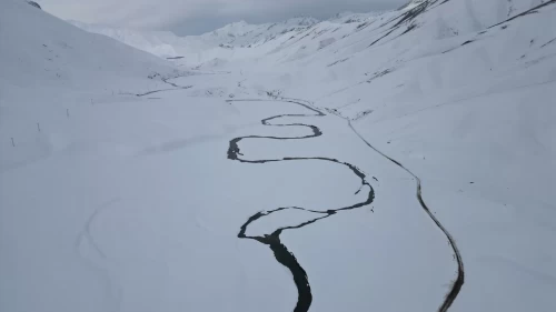 Kışın buz pistine dönüşen Yeşilöz Faraşin Yaylası'nda görsel şölen