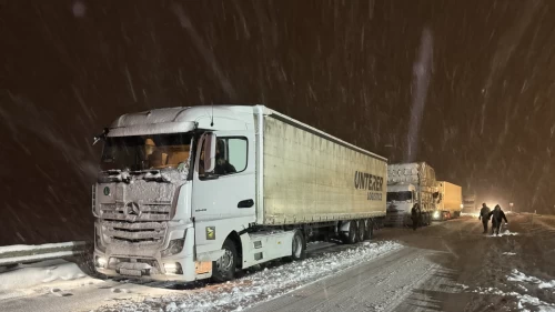 Ağrı’da kar ve tipi geçit vermiyor! Ekipler seferber oldu