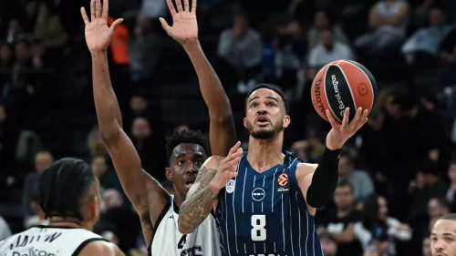 Anadolu Efes'ten EuroLeague’de farklı galibiyet