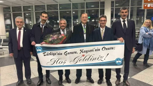 Münih’te Türk heyetine görkemli karşılama! Hulusi Akar’a pankartlı sürpriz