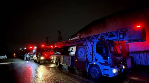 Kocaeli’de korkutan yangın: Mühendislik firması alevlere teslim oldu