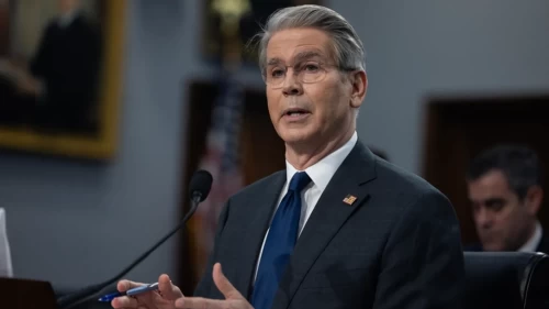 ABD Hazine Bakanı Bessent’tan Fed’e yaylım ateşi: Banka halkın güvenini kaybetti!