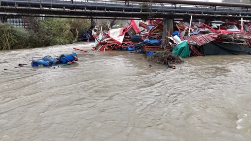 Alanya’da taşkın alarmı: Baraj kapakları açıldı, dere kenarı harabeye döndü