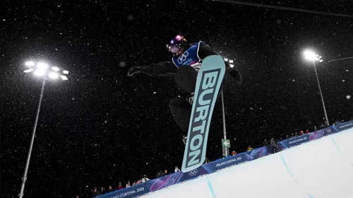Snowboard halfpipe altını Güney Koreli Gaon Choi’nin
