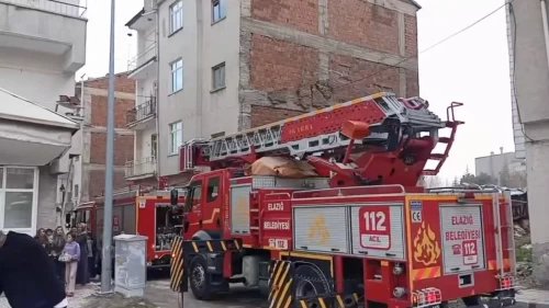 Bir anda dumanlar yükseldi! Elazığ'da apartman dairesinde yangın