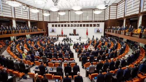 Meclis’te gündem yoğun: Doğum izni ve 15 yaş altına sosyal medya yasağı görüşülecek