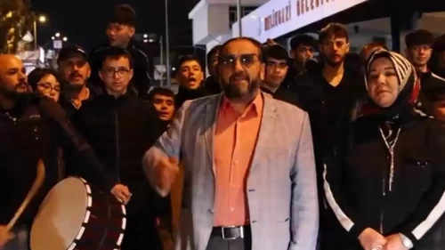 Kayseri'de mahalle sakinlerinin 'Kabe'de Hacılar' performansı ilgi gördü