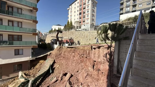 Gebze'de inşaat bölgesinde istinat duvarı çöktü